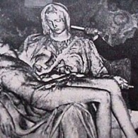 Kill Kill Kill your darlings In deze cultureel roerige tijden, zou je met een omgekeerd evenredige logica kunnen beweren dat (kunst = linkse hobby) cultuur bashen een rechtse hobby is geworden. Tijd voor een rijtje...