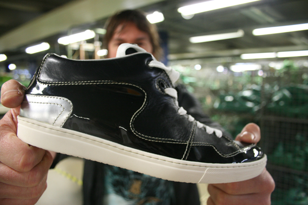 floris_van_bommel_textures Floris van Bommel presenteert Textures schoenen in de Van Bommel fabriek te Moergestel