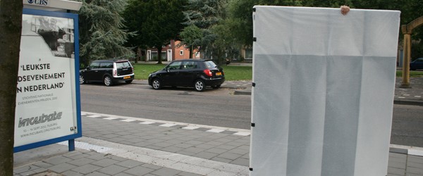 Vandaag voor de verandering eens met het openbaar vervoer een doek getransporteerd. Het werk past namelijk niet in een auto. Hieronder de reis. De hoogte van 1.85 meter bij 1.40 [&hellip;]