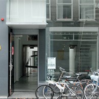 Het ergste dat er met recensies gebeurt, het geven van ‘sterren’. Daarmee reduceert de recensent zijn hele stuk naar het inzicht van doorgaans 3 of 4 sterren. Echt goede kunst [&hellip;]