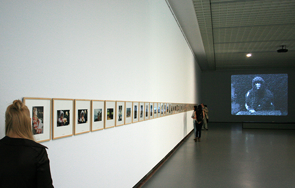 1998 - Daan van Golden - Youth is an Art - Kleurenfotos achter ingegraveerd en met verf ingevult glas in lijst