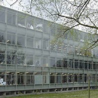 Het is vandaag een erg warme dag. Dus vandaar voor de verandering eens niet met de trein naar Amsterdam (zoals we de afgelopen weken al voldoende gedaan hebben) maar met [&hellip;]