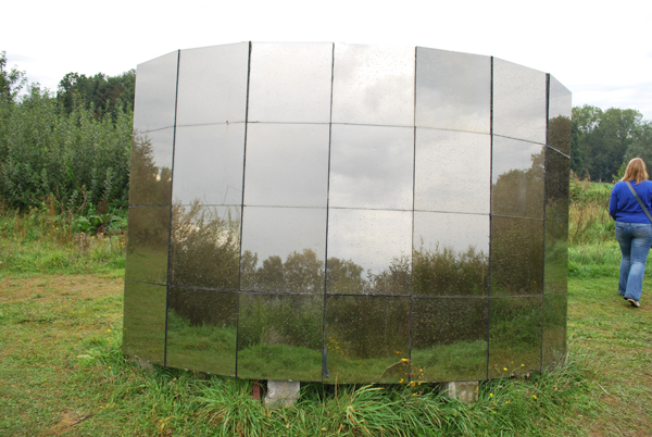 Mirror Wall installatie