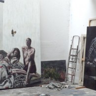 Michiel Hogenboom (van We Like Art) maakt atelierfilmpjes. Zonder de kunstenaar dan. Dat levert een blik in hoe een kunstenaar zijn werk maakt en dat ook bekendere namen als Ina [&hellip;]