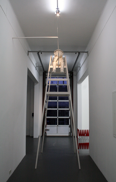 Cosima von Bonin - Idler, lezzer, tosspiece (The WDE Swing Nose & Scallop Version) Cosima von Bonin - Idler, lezzer, tosspiece (The WDE Swing Nose & Scallop Version)