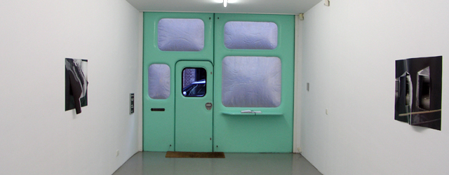 Uit de collectie Amsterdam presenteren we vandaag Fons Welters. Daarop was een tentoonstelling te zien onder de naam Perfect Soltitude met daarin Pere Llobera, Eoin McHugh en Berend Strik. En [&hellip;]