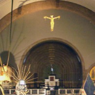 Ergens in de middle of nowhere van Amsterdam, staat verstopt aan een zijweg buiten het centrum een kerk. Het is een eind lopen vanaf Fons Welters, maar dan heb je [&hellip;]