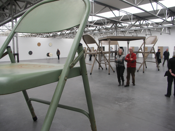 No title (foldering table and chairs, I beige, II dark brown, III Green) - Geverfd staal, aluminium en textiel (detail) No title (foldering table and chairs, I beige, II dark brown, III Green) - Geverfd staal, aluminium en textiel (detail)