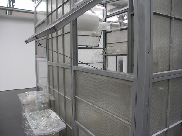 Transparent Room - Staal, glas en plastic, veel plastic Transparent Room - Staal, glas en plastic, veel plastic