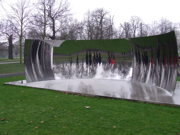 Anish Kapoor - C-Curve Anish Kapoor - C-Curve