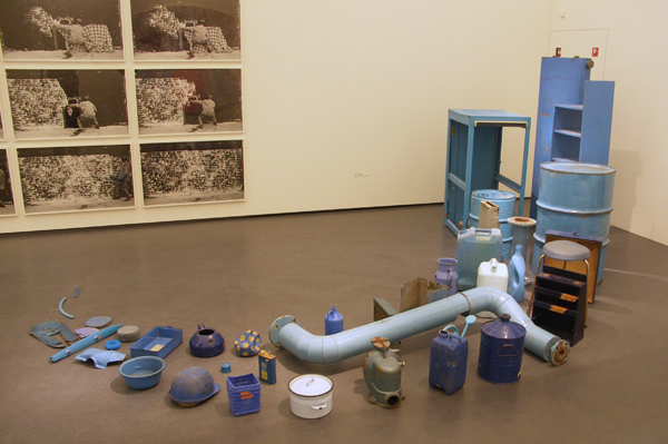 Tony Cragg - Blue Horn (Axt) Tony Cragg - Blue Horn (Axt)