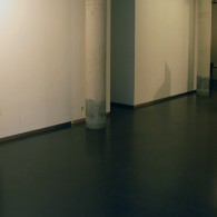 Soms zie je gewoon iets als je ergens binnenloopt dat je direct aangrijpt, maar geen idee waarom. Dat was mijn eerste impressie toen ik bij Galerie Diana Stigter naar binnen liep. [&hellip;]