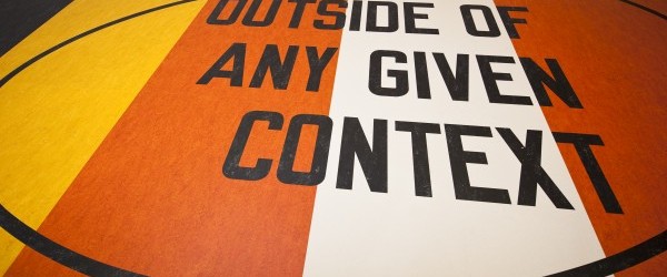 Lawrence Weiner: ‘Jij en ik kennen elkaar vrij goed. En jij en ik hebben al talloze malen het plan opgevat om iets samen te doen – en toch is het [&hellip;]