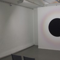 Roland Schimmel is natuurlijk bekend. Witzenhausen is niet bepaald de grootste galerie en toont slechts 3 werken. Daarvan zijn er twee het bekende schilderwerk en een ander een muurschildering met [&hellip;]