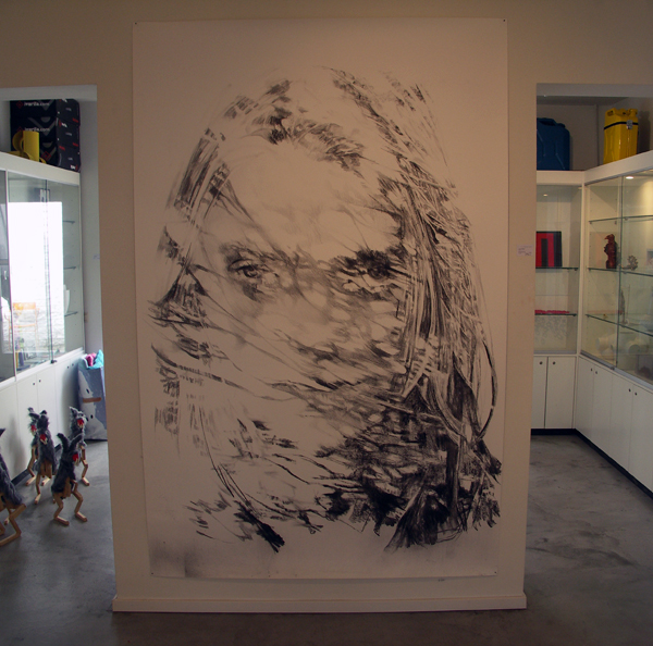 Anouk Griffioen - Zonder Titel - 200x130cm Houtskool en krijt op papier Anouk Griffioen - Zonder Titel - 200x130cm Houtskool en krijt op papier