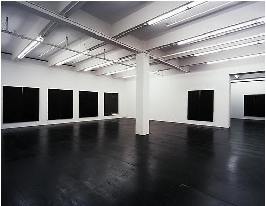 Wude Guyton - Installatie in Friedrich Petzel Gallery 2007 Wude Guyton - Installatie in Friedrich Petzel Gallery 2007