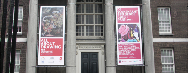 (@SMSCHDM) Vandaag speciaal voor de All About Drawing tentoonstelling naar Schiedam afgereisd. Daar is tot 28 augustus “Groots overzicht van Nederlandse tekenkunst na 1960” te zien. En daarmee is het [&hellip;]