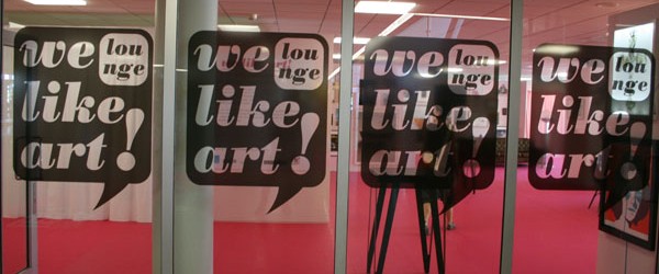 Onze goede blog-buren van WeLikeArt hebben het beter geregeld, in plaats van rondjes lopen op de beurs laten ze iedereen naar hen komen. En niet voor niets, betaalbare kunst in [&hellip;]