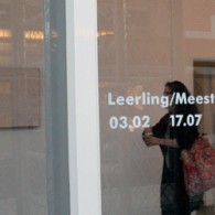 Er was afgelopen donderdag weer een opening van inmiddels al de tiende editie van de Leerling/Meester reeks. Dit maal was de meester Maartje Korstanje (1982) die we onlangs nog zagen [&hellip;]