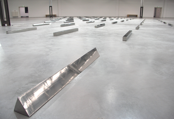 Walter De Maria - A Computer WIll Solve Every Problem In the Worlf, 3 12Polygon - Roestvrij staal Walter De Maria - A Computer WIll Solve Every Problem In the Worlf, 3 12Polygon - Roestvrij staal