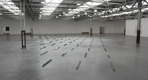 Walter De Maria - A Computer WIll Solve Every Problem In the Worlf, 3 12Polygon - Roestvrij staal Walter De Maria - A Computer WIll Solve Every Problem In the Worlf, 3 12Polygon - Roestvrij staal