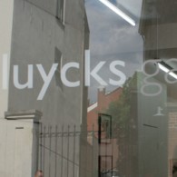 Toen ik de eindexpositie van Den Bosch bezocht was ik op de terugweg naar huis even langs Kunstpodium-T en langs Luycks gallery gegaan. Bij Luycks is op het moment een [&hellip;]