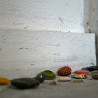 Donderdag was dan de laatste leerling/meester expositie in Kunstpodium T. Na 12 interessante samenwerkingsprojecten tussen gerenommeerde kunstenaars en studenten, mocht Barbara Polderman samen met vier studenten van verschillende academies de [&hellip;]