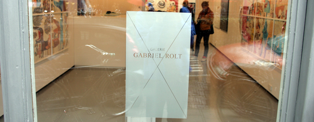 Bij Gabriel Rolt is momenteel het werk van Shintaro Miyake (1970) te zien. Deze van oorsprong Japanse kunstenaar lijkt het internationaal goed te doen (overal en nergens te vinden) en [&hellip;]