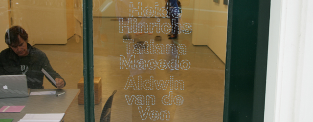En ook afgelopen en uit Amsterdam, TegenBoschvanVreden met afsluiting van het seizoen; Heide Hinrichs (1976), Tatiana Macedo (1981), Aldwin van de Ven (1980). Drie kunstenaars waarvan het werk volgens het [&hellip;]