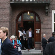 Sinds anderhalve week is er in het Abbehuis een nieuwe galerie gevestigd. Dat huis is van de oude oprichters van het museum met vooral moderne kunst; het Abbemuseum. Ironisch genoeg [&hellip;]