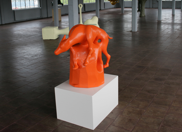 Atelier van Lieshout - Dog on pedestal Atelier van Lieshout - Dog on pedestal