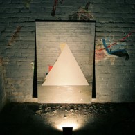 Stel, je bent een lekker lopende tentoonstellingsruimte. Goede tentoonstellingen en er is regelmatig wat te doen. Daarbij zit je om de hoek van een groot treinstation dus publiek is ook [&hellip;]