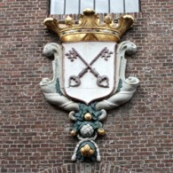 Heel af en toe gebeurt het wel eens, niet al te vaak, maar dat ik een tentoonstelling bezoek zonder te kijken naar de naambordjes. Meestal is dat geen goed teken, [&hellip;]