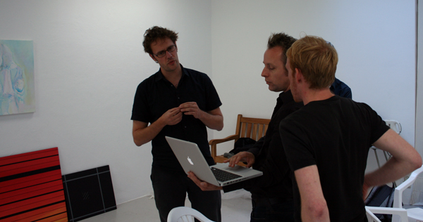 van links naar rechts, Bouchez, Joncquil en van de Ven in gesprek van links naar rechts, Bouchez, Joncquil en van de Ven in gesprek