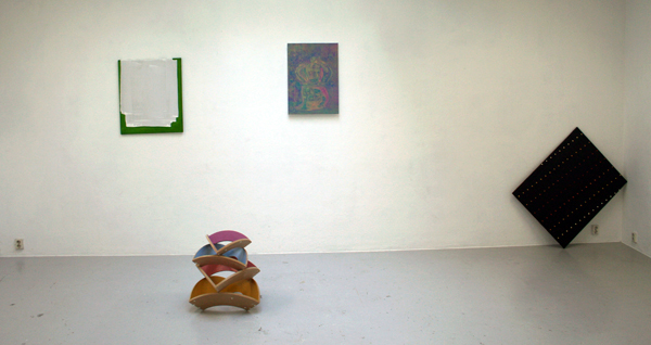 Bouchez, Sindbert (op vloer), Joncquil en Van de Ven (scheef tegen de muur) Bouchez, Sindbert (op vloer), Joncquil en Van de Ven (scheef tegen de muur)