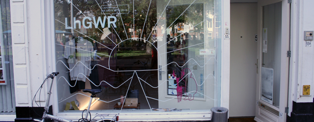 De kunst is de laatste tijd vooral slachtoffer van een hoop populistische oneliners zoals “kunst hoort aan een spijker”. Nu heeft Sander Reijgers die reactie ook gekregen op zijn werk en hij [&hellip;]