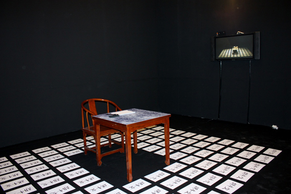 Installatie stoel tafel (1024x683)