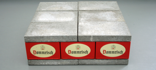 Joep van Lieshout - 12 Stenen - 12 Kratten - Overduidelijk waar het van gemaakt is Joep van Lieshout - 12 Stenen - 12 Kratten - Overduidelijk waar het van gemaakt is