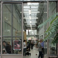 Op dit moment is bij Piet Hein Eek Galerie het werk van Scarlett Hooft Graafland (1973) te zien. Daar waar voorgaande tentoonstellingen ontzettend goed wisten in te haken op de [&hellip;]