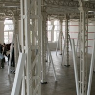 Inmiddels al weer van een poosje terug, maar ik zal in de toekomst waarschijnlijk nog vaker gaan verwijzen naar deze tentoonstelling. Een aantal kunstenaars heeft in de zomer gewerkt in [&hellip;]