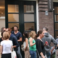 Je gaat op reis en neemt mee: een enorme, loodzware steen uit de Nevada Desert. Waarom niet moet Anya Gallacacio (1963) gedacht hebben. Hij verhuisde van Londen naar Californië om [&hellip;]