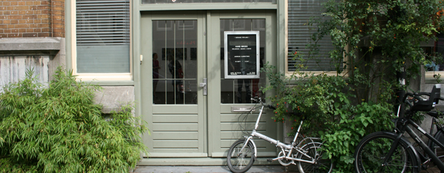 Bij Gerhard Hofland was tot afgelopen weekeinde Hans Broek (1965) zijn werk te zien. Het persbericht is ditmaal opvallend goed geschreven; De nieuwe serie schilderijen van Hans Broek ontlenen hun [&hellip;]