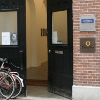 Vaak loop je een galerie binnen, wetende wat te verwachten. Dan weet je dat daar 100 schilderijen van Philip Akkerman hangen of juist enkele werken van Teun Hocks.  Maar de [&hellip;]