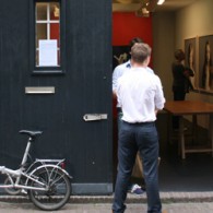 In de zomer was er niets te zien bij Witzenhausen, en om dan halverwege september de zomertentoonstelling te openen is een beetje vreemd. Maar tijdens mijn rondje door Amsterdam waren [&hellip;]