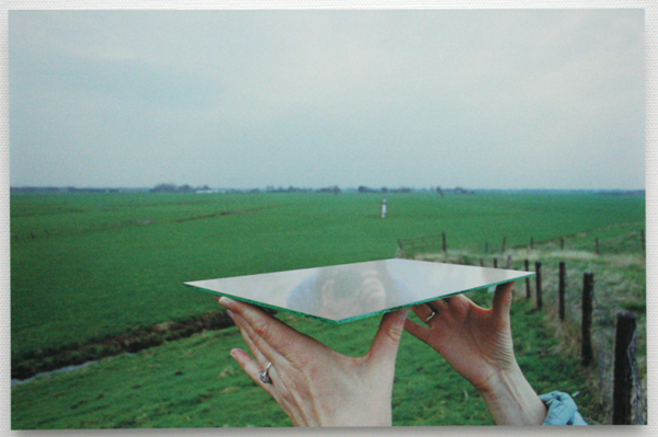 Marijke van Warmerdam - Pedestal - Zeefdruk op spiegel op dibond Marijke van Warmerdam - Pedestal - Zeefdruk op spiegel op dibond
