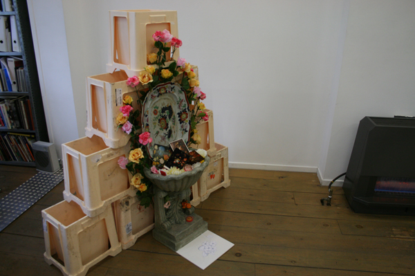 Niels Broszat - Dictie - 152x159x84cm Mixed Media Niels Broszat - Dictie - 152x159x84cm Mixed Media