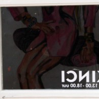 Charlotte Schleiffert (1967) maakt tekeningen, grote tekeningen. Rauw, nergens heel fijngevoelig, alles kan door elkaar, maar vooral moet het lekker rauw blijven. Het zijn personages die zijn samengesteld uit allerlei [&hellip;]