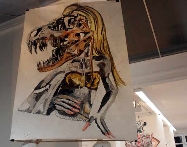 Charlotte Schleiffert - Sally - 350x151 Mixed media op papier en pootjes Charlotte Schleiffert - Sally - 350x151 Mixed media op papier en pootjes