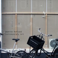 Afgelopen zaterdag was ik in Amsterdam voor een flinke galerieronde. Te beginnen met Jeanine Hofland waar nu Rumiko Hagiwara (1979) tentoonstelt. Er zijn diverse werken van diverse media te zien; [&hellip;]