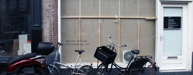 Afgelopen zaterdag was ik in Amsterdam voor een flinke galerieronde. Te beginnen met Jeanine Hofland waar nu Rumiko Hagiwara (1979) tentoonstelt. Er zijn diverse werken van diverse media te zien; [&hellip;]